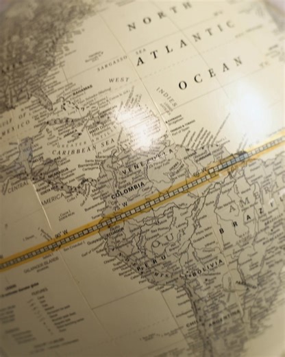 How do you run global payroll? Rippling brings all of your employees from around the world into one system, so you review, approve, and run payroll in one fell swoop 🌍 | Rippling
