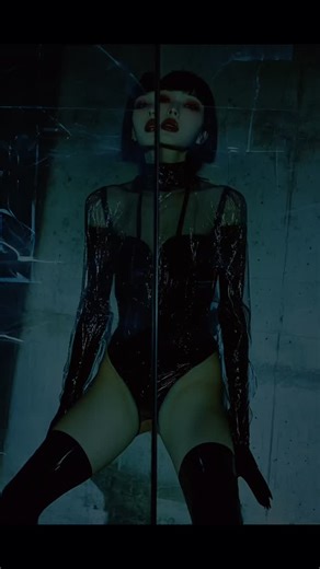 Ray Tijssen on Instagram: "Until the mirror breaks"