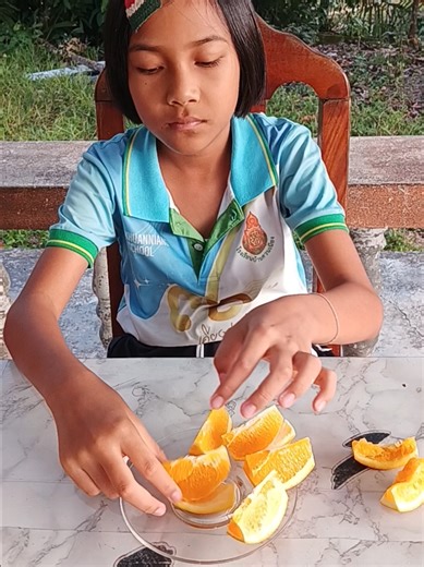 ฟันเตยหอมโยกเยกกำลังจะหักเคี้ยวไม่สะดวก