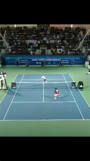 FEDERER vs AGASSI. Young Federer Refused To Lose This Point😤 #shorts