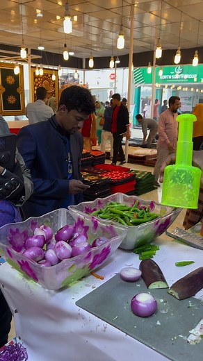 2.9M views · 19K reactions | Amazing Vegetable Cutting Machine  #reelsvideo #viralreels #foodblogger #reels #tranding #virals #amazingcutting #cutting #cuttingmachine #tecnology | FoodVlog | Facebook