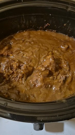 Crockpot Cube steak slow and easy thick brown gravy | Cliff Peters