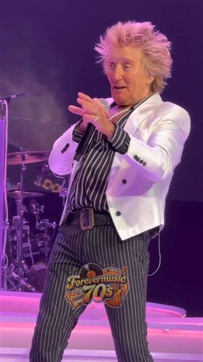 Rod Stewart: Golden Voice with Iconic Blonde Hair #rodstewart #forevermusic