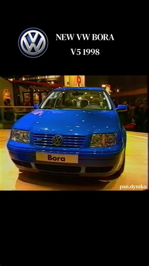 Volkswagen Bora V5 — 1998 Седан, який ніколи не був звичайним. Поки всі дивились на спокійний кузов, під капотом працював п’ятициліндровий характер. V5 звучить інакше — глибоко, металево, по-дорослому. Стриманий вигляд. Несподівана тяга. Авто, яке не кричить про свою суть, але завжди готове її показати. Bora V5 — це 90-ті, коли експерименти ще дозволяли. Коли мотор робив половину характеру, а решту — дорога. #vw #volkswagen #vwbora #bora #v5