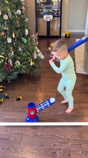 video, 【Best-Selling Black Friday Deal】Pitching Machine-Auto Baseball Launcher for Kids w/Bat & 5...