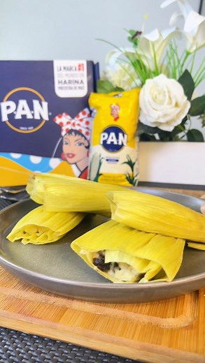 El Murielito 🥘 | Recetas #parachuparselosdedos🫰 on Instagram: "Recetas de Humitas Peruanas🫔 con Harina de Maíz 🌽 @pan_peru Un clásico de la gastronomía peruana que está como para chuparse los dedos ‼️🤩 Ingredientes: Humitas dulces ▪️1 1/2 taza de harina de maíz @pan_peru ▪️1 Cda de semillas de Anís. ▪️1 Taza de Azúcar. ▪️Vainilla. ▪️1/4 taza Mantequilla derretida. ▪️2 tazas de Leche evaporada. ▪️Pasas. ▪️Sal al gusto. Humitas saladas ▪️1 1/2 Taza de Harina de Maíz @pan_peru ▪️1 Huevo. ▪️1/4