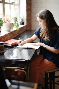 Logline Examples: 74 Famous Examples You Should Know - NFI