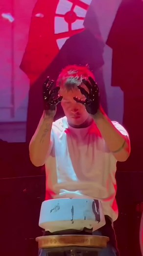 Exploring the Meaning Behind Twenty One Pilots' 'Message Man'