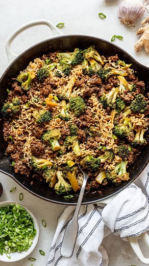 Robyn Conley Downs ✨ Easy Dinner Recipes on Instagram: "15-Minute Ground Beef & Broccoli⤵️ Comment “recipe” and I’ll send it your way! Say hello to your new weeknight dinner hero! Ground beef, broccoli and an easy homemade sweet-salty Mongolian-style sauce come together fast in this 15-minute, one-pan, stir-fry dinner perfect with noodles or rice. 🍂Follow @realfoodwholelife for more cozy + easy high protein recipes. https://realfoodwholelife.com/recipes/ground-beef-and-broccoli/"
