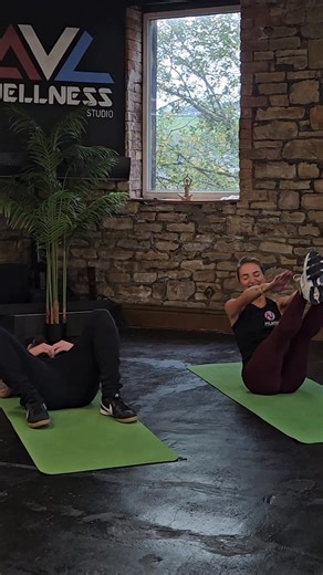 💥 MASTERCLASS MODE: ACTIVATED 💥 Today, we had Zoe in for a Mat Pilates Masterclass, and let me tell you... I massively struggled. Pilates looks calm from the outside, but the control, precision, and core stability it demands? Different level. Respect to anyone who makes it look easy because it isn’t. Zoe specialises in online 1-to-1 and group Pilates, and after this, I can see why her clients trust her. Her attention to detail, the focus on form, and how she cues movement, it’s elite. If you t