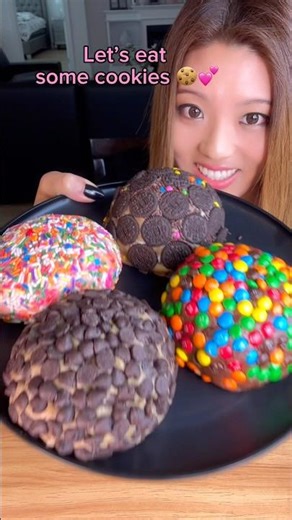 Let’s eat some cookies… #food #eating #mukbang #cookies