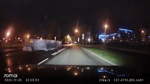 ☄️🇷🇺 Un nouveau bolide au-dessus de Moscou ! Le soir du 5 novembre 2025, un spectaculaire bolide a traversé le ciel de Moscou et des régions voisines. Ce phénomène lumineux est provoqué par l’entrée dans l’atmosphère d’un météoroïde de grande taille, souvent associé en cette saison à l’essaim des Taurides, connu pour produire des météores très brillants. 🎥© Anna Skaila #ISS #Espace #Météore #Bolide #Météorite #Taurides #CielDeNuit #ObservationDuCiel #Russie #Moscou #fblifestyle #photoday | Fa