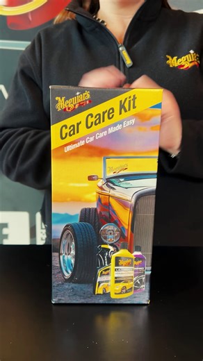 De Car Care Kit bevat dé producten om de auto in topstaat te houden. 👉 Reinig en bescherm de auto met Ultimate Wash & Wax Shampoo. 👉 Gebruik Ultimate Quik Wax voor een snelle waxbeurt met een optimaal resultaat. 👉 Houd de banden mooi zwart met Endurance Tire Gel. Meer info: https://s.3m.com/a1s9hisi #meguiarskits #meguiarsholland #explore #voordeelkit | Meguiar's