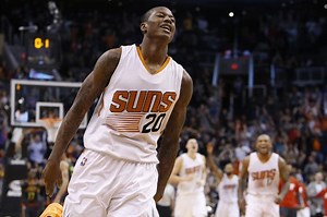 Scuffle erupts between Phoenix's Markieff Morris, Archie Goodwin during Suns game against Warriors