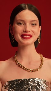 Pendant ces fêtes, le vrai cadeau, c’est vous. Nos bijoux ne font que souligner votre éclat 💫 | Histoire d'Or
