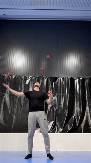 Just some juggling tricks 😊🤹‍♂️ | Juggling Mastery