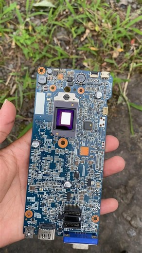 DMD chip from DLP projector #review #dlpprojector #proyektor #dmdchip