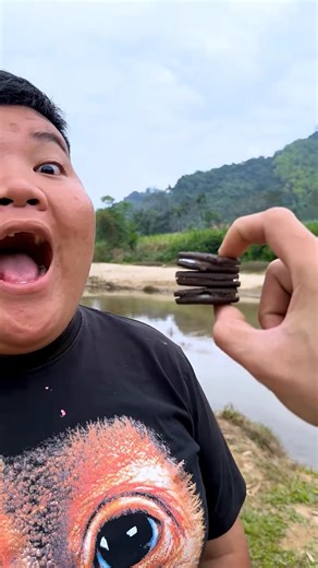 🍔🍨🍓🍒😋Ông nội tội nghiệp và Em bé dễ thương Rất buồn cười