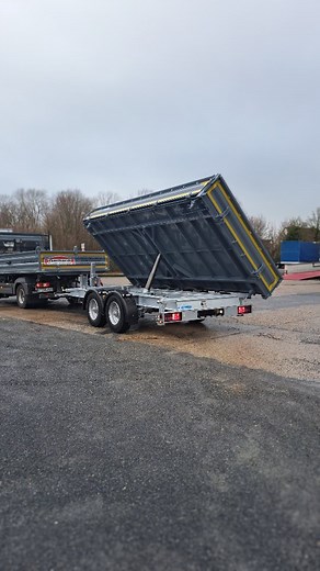 Test vor der ersten Fahrt mit dem neuen Kipper! Hydraulik? 👌 Licht? 👌 Blinker? 👌 | Blomenröhr Fahrzeugbau GmbH