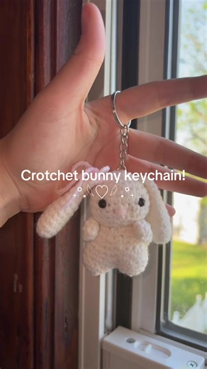 Handmade crotchet bunny keychain! ˖°.𓆩♡𓆪 .°˖ X Sorry for not posting as much lately! #keychain #fyp #viral #smallbusiness #crotchet