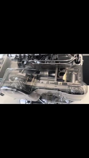 Showing you guys a short video of what is going on inside a Running Engine enjoy⚠️⚠️⚠️