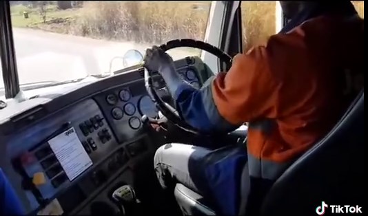 Cómo cambiar marchas en un Freightliner manual