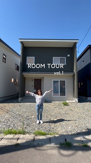 ジャストハウジング〈岩手/新築/企画型注文/建売住宅〉 on Instagram: "大バズりしたお家のルームツアー⟡.· #ルームツアー vol.1 収納力バツグン！✨ 暮らしに特化した"過ごしやすい家"をご紹介🪄 #玄関ホール #玄関収納 #外観デザイン ///////////////////////////////////// ⁡ 注文住宅よりリーズナブル、 低価格なのに高品質⟡.· 月々"３万円"からの"自分らしい"家づくり。 @just_housing では、低予算で、暮らしに合った家づくりを提供いたします𖠿𖥧𖥣｡ ///////////////////////////////////// 𓐄𓐄𓐄𓐄𓐄𓐄𓐄𓐄𓐄𓐄𓐄𓐄𓐄𓐄𓐄𓐄𓐄𓐄𓐄𓐄𓐄𓐄𓐄𓐄𓐄𓐄𓐄 𓈄 ◾︎ お問い合わせは @just_housing のDMまたはトップページのURLリンク→HPまで🔗 ◾︎ 最新情報や展示場・イベントへのご来場は 「完全予約制」となっております🗒ᝰ✍️ 適宜情報を更新しておりますので、HPをチェックしてみてくださいね✎𓂃 ⁡