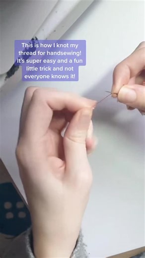 Silhouette/Sil on Instagram: "Easy thread knotting for hand sewing! This is known as the tailor’s knot and honestly changed my life the first time someone showed it to me! #handsewing #sewing #cosplay #sewingtutorial #sewingtips"