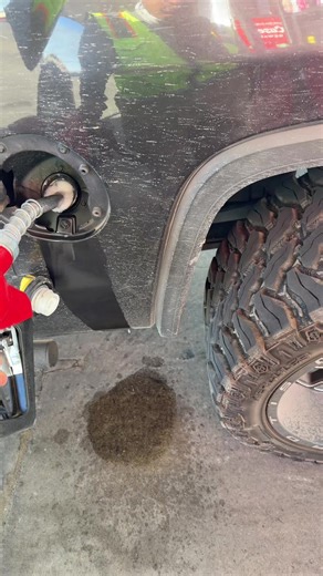 el rocha🔥👻 (@el.rocha184)’s video of gas pedal song