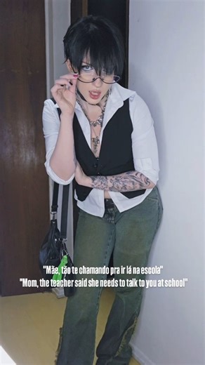 Emily Acacia on Instagram: "Que que você fez hein, moleque?! 🙄 Accessories/acessórios: @vintageyordy Glasses/Óculos: @firmoo_brazil (code: CA40 - lentes | CA50 - armações)"