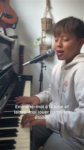 Fly me to the moon in French