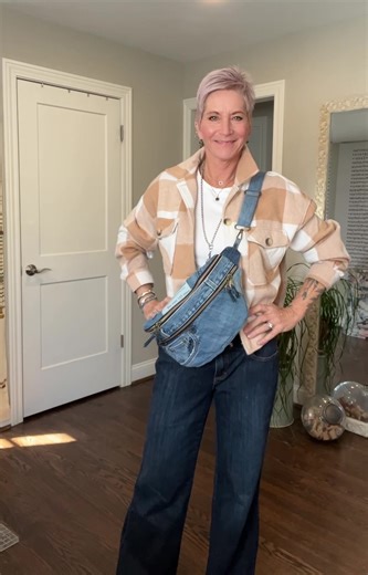 This sling bag understood the assignment 😎 Hands-free, pocket-happy, and made from reclaimed denim. One of a kind, handmade, and ready to go wherever you go. (No tutorials or patterns—just bags in my Etsy shop.) #UpcycledDenimBag #HandmadeBag #SustainableStyle #SlowFashion #EtsyFinds