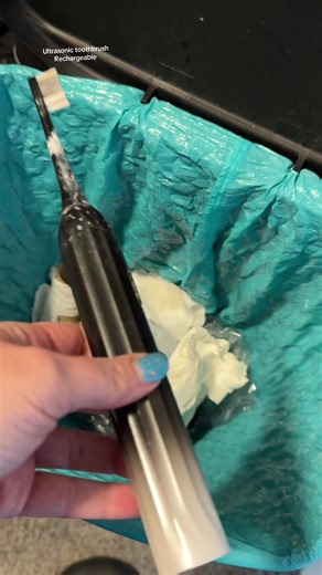 This new @AquaSonic toothbrush is perfect! Comes with a carrying case and multiple toothbrush heads! #toothbrush #tiktokshopcreatorpicks