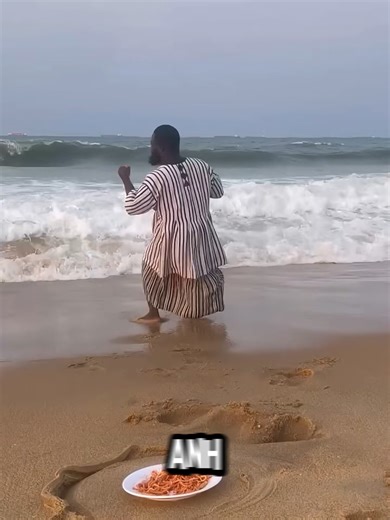 Ăn mì view biển： Tưởng ngầu mà mất ăn 🍜