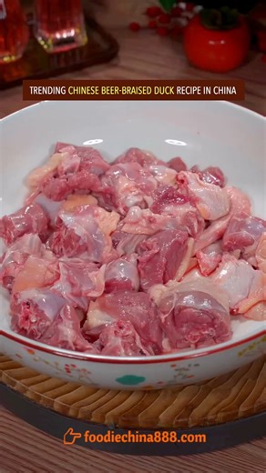 Trending Chinese beer-braised duck recipe in China. Do you have the guts to try? #recipe #cooking #chinesefood #duck | foodiechina888