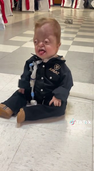 Cute Toddler Dancing 'Boot, Scootin, Boogie' 💜