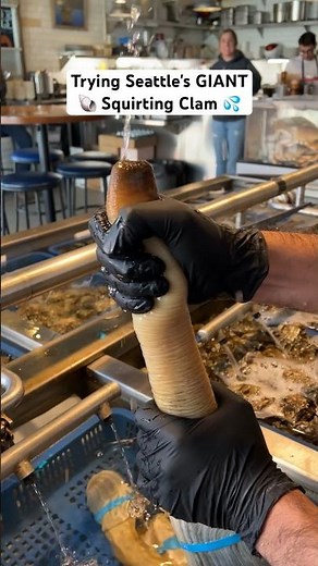 Trying Seattles Giant Squirting Clam!