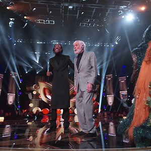 OH Gnome you didn't! You definitely got the crowd "poppin" as the Gnome Mask, Dick Van Dyke. ☔ 🙌 📺: The Masked Singer | Reality Club FOX