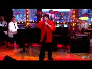 Liza Minnelli Performs 'New York, New York'