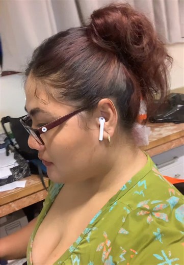 Effortless Clean Messy Bun Tutorial