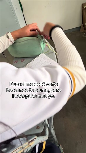 La lucha por la pluma: un meme de amistad