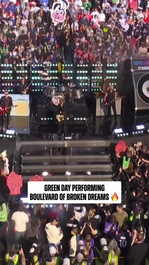 Green Day's High-Energy Performance of 'Holiday'