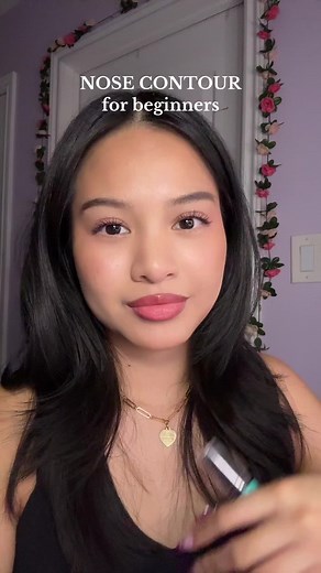 Natural Nose Contour for beginners 🧏🏻‍♀️🤗 (prodoct used: nyx wonderstick in shade medium) #contourforbeginners #nosecontourtutorial #makeupforbeginners