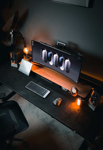 Can you notice the difference in motion blur? 🤔 The numbers stated above refer to the camera’s shutter speed. A faster shutter (e.g. 1/500) will always produce less motion blur than a slower shutter (e.g. 1/48). How videographers get natural motion blur right is by using the 180° rule, which is to double your frame rate (24fps = 1/48 shutter speed). Of course, this applies generally but creative approaches will always allow for bending this rule. All in all, if you’re shooting cinematic content
