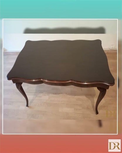 Tavolo Chippendale vintage in vetro temperato fumé con ripiano in noce