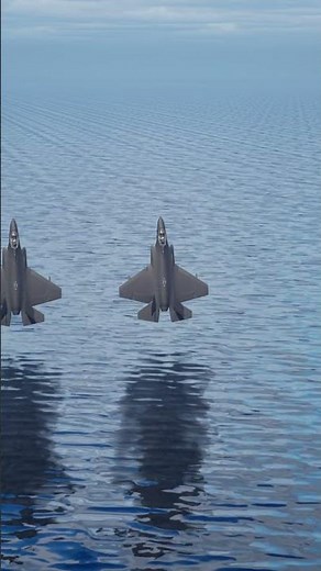 F-22 Raptor Performs Dangerous Maneuvers