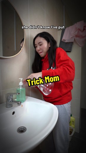 Trick Mom with Clever Computer Game - Fun Sibling Pranks