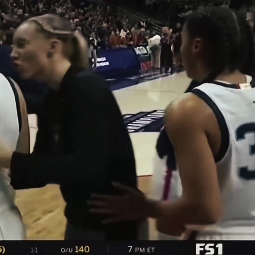 PAZZI - Paige's Reaction to the Intro | Paige Bueckers & Azzi Fudd