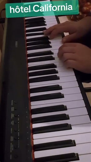 hôtel California version simple au piano