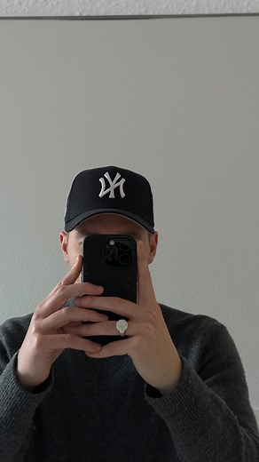 Steven Wommack on Instagram: "Got some requests about this face video edit for your Instagram reels  I used my computer screen but you can easily do it with a photo or second person too✨ make sure that the lighting and background are as similar as possible when filming hope this tutorial is helpful 﫶 enjoy creating!! 懶 #video #tutorial #edit #creative #reels #ideas #explore original inspiration by @liana_jadee"